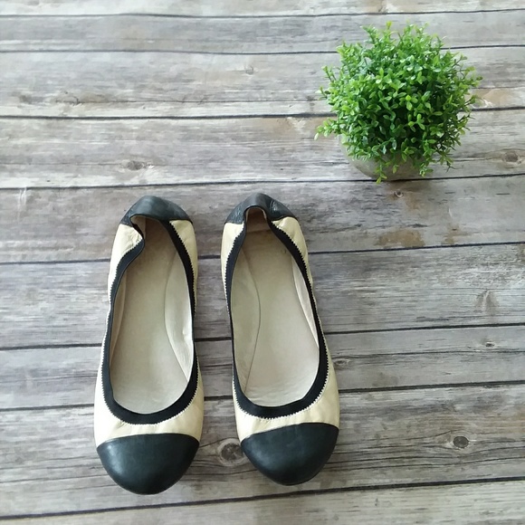 Vince Camuto Shoes - Vince Camuto Flats Size 8.5M / 38.5
